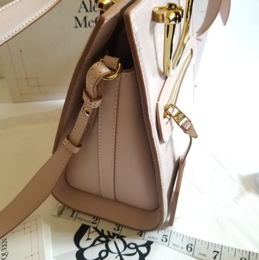 Alexander McQueen The Short Story Croc-Embossed Leather Crossbody Bag Pa… - Picture 15 of 15